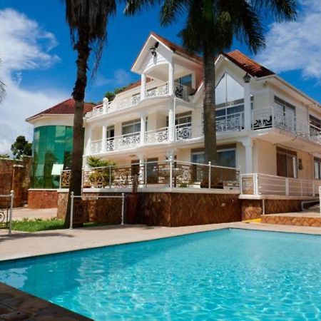 Hotel Ivory Castle Limited Kampala Esterno foto