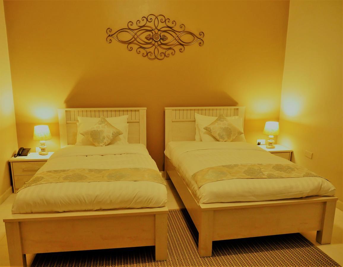 Hotel Ivory Castle Limited Kampala Esterno foto