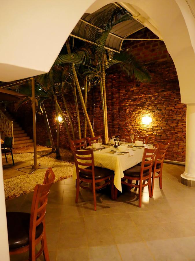 Hotel Ivory Castle Limited Kampala Esterno foto
