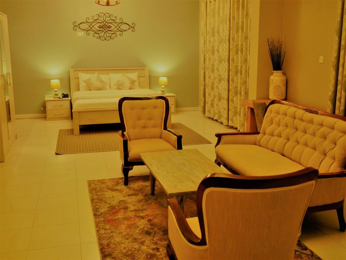 Hotel Ivory Castle Limited Kampala Esterno foto