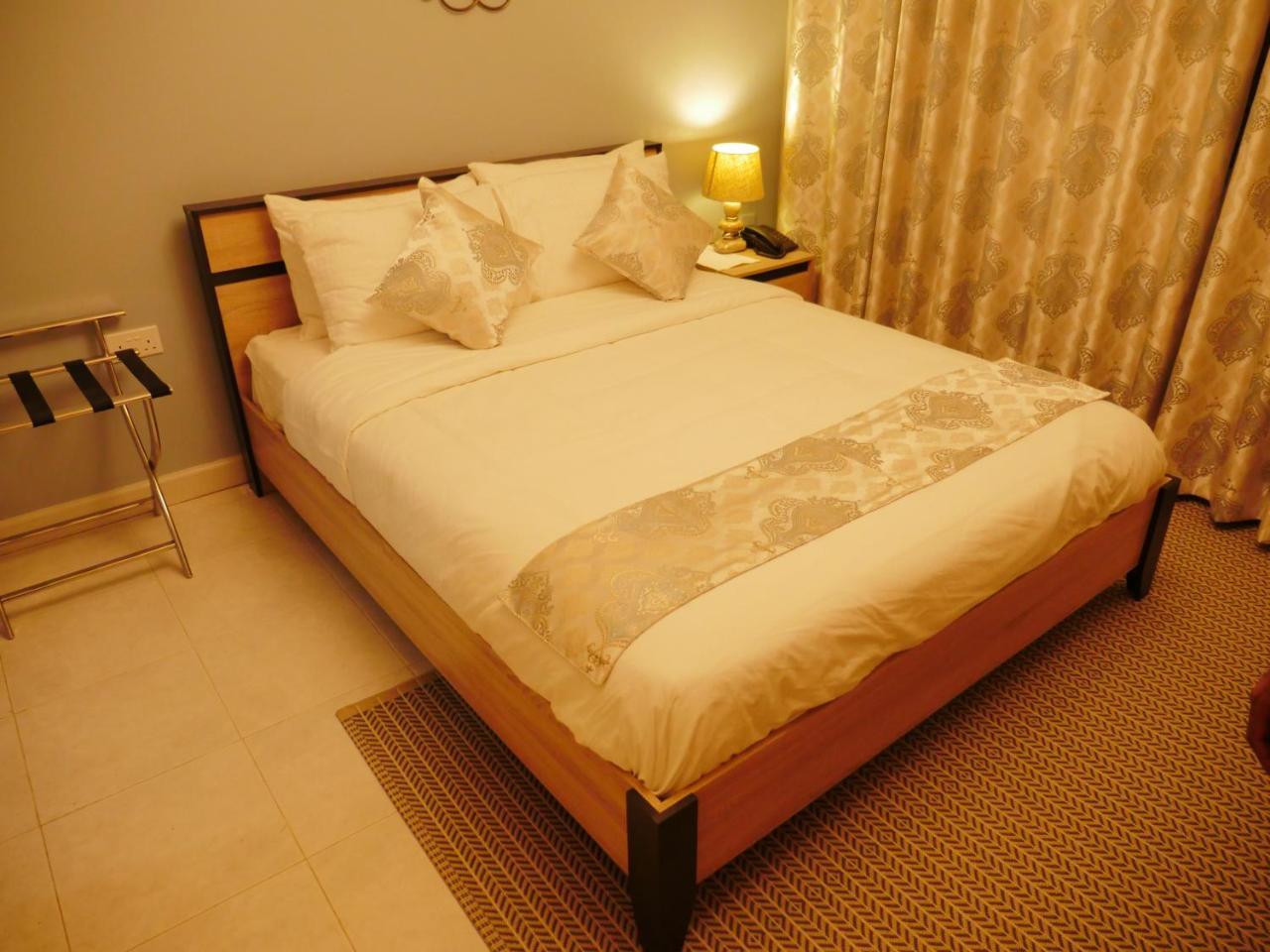 Hotel Ivory Castle Limited Kampala Esterno foto