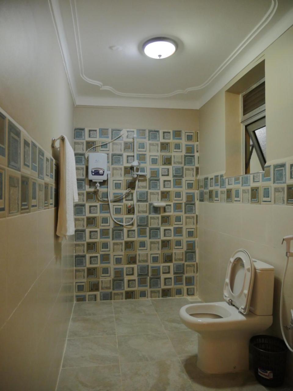 Hotel Ivory Castle Limited Kampala Esterno foto