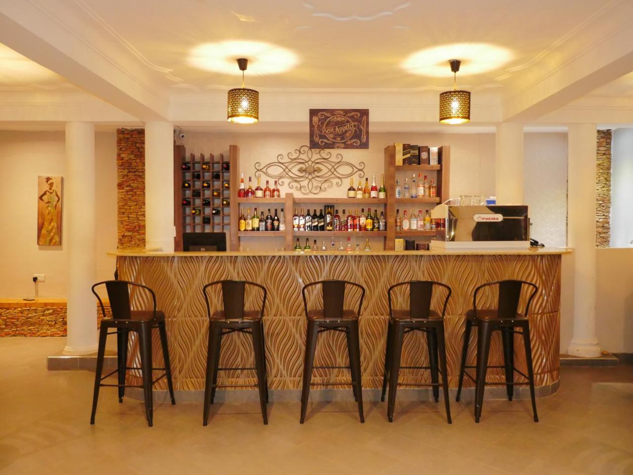 Hotel Ivory Castle Limited Kampala Esterno foto