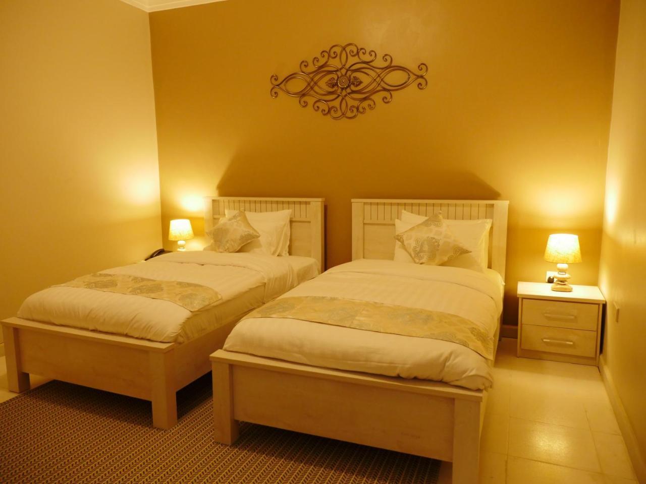 Hotel Ivory Castle Limited Kampala Esterno foto