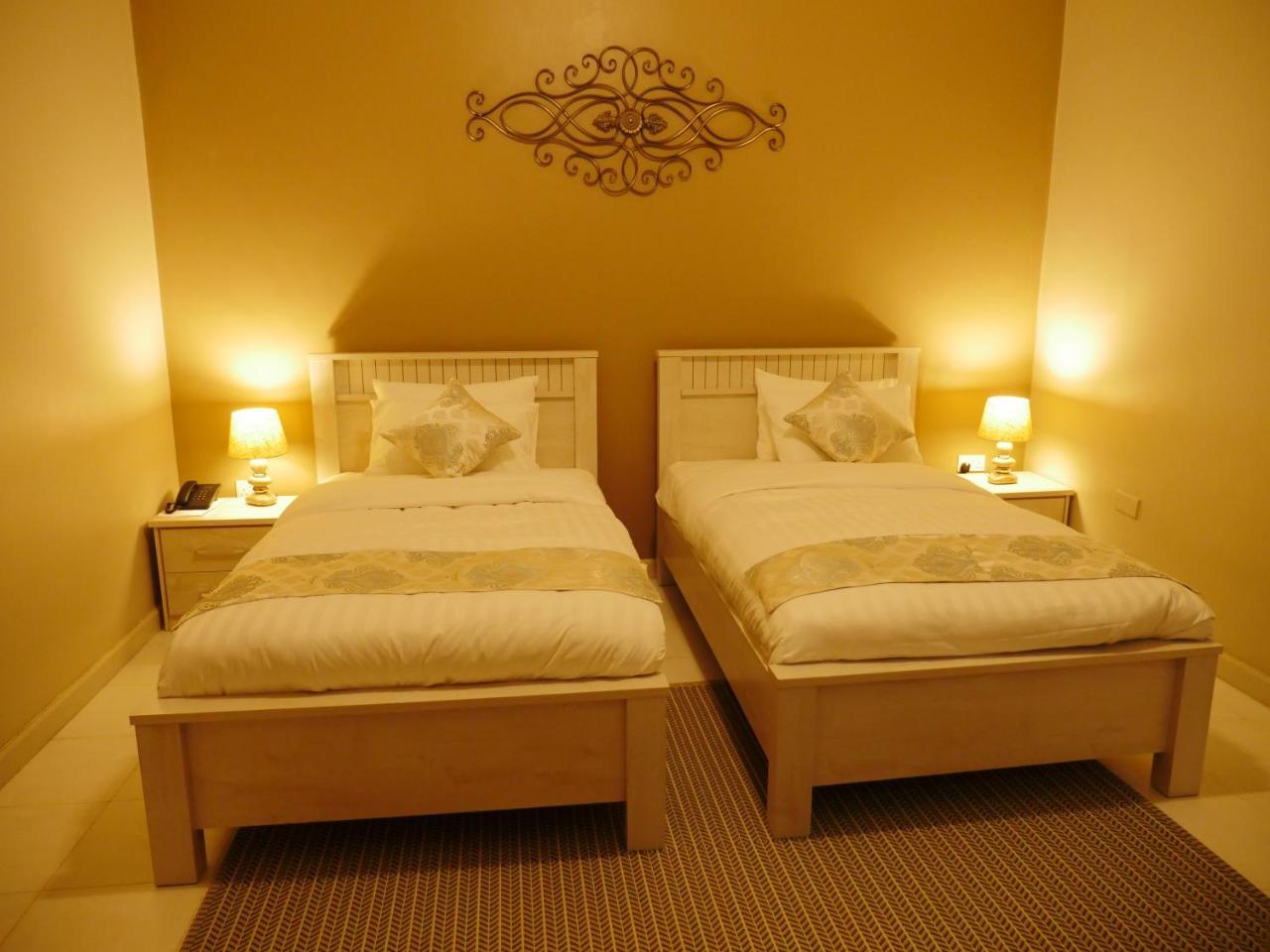Hotel Ivory Castle Limited Kampala Esterno foto