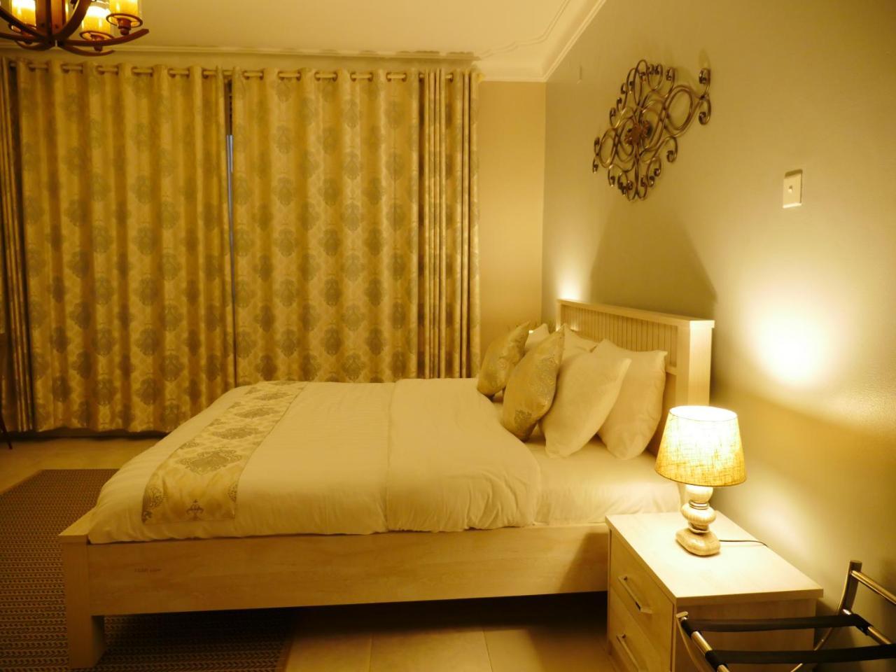 Hotel Ivory Castle Limited Kampala Esterno foto