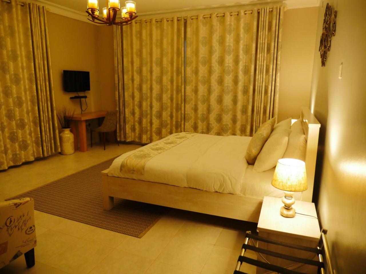 Hotel Ivory Castle Limited Kampala Esterno foto